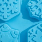 Форма для выпечки Доляна «Новый год. Снежинка», силикон, 26,5×18,5 см, 6 ячеек, цвет голубой - Фото 3