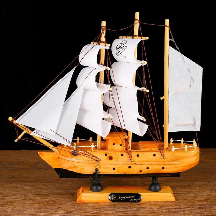 Корабль сувенирный малый «Аляска», борта светлое дерево, паруса белые пиратские, 4,5×23×24 см - Фото 1