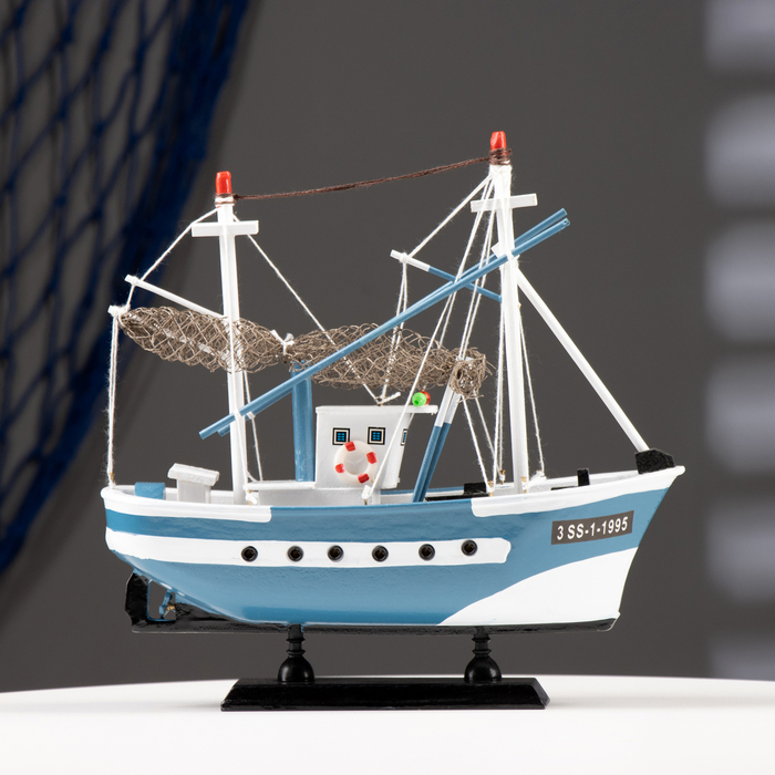 Корабль сувенирный «Ида», малый, голубые борта, сетка - фото 1896494306