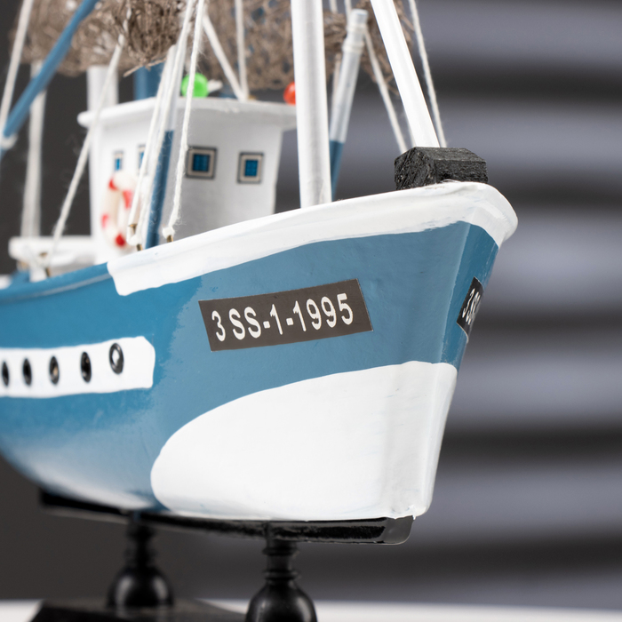 Корабль сувенирный «Ида», малый, голубые борта, сетка - фото 1896494304
