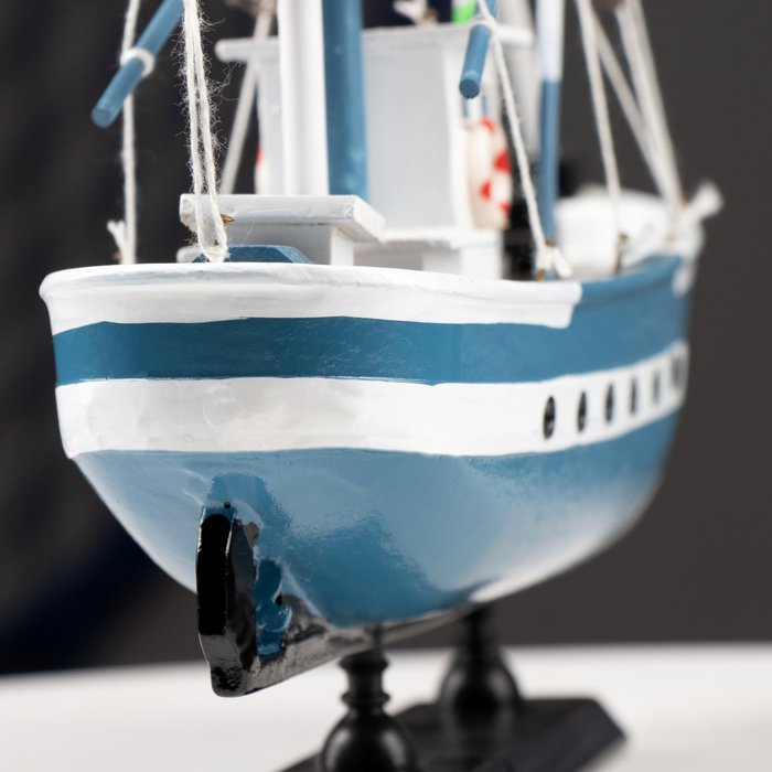 Корабль сувенирный «Ида», малый, голубые борта, сетка - фото 1896494305