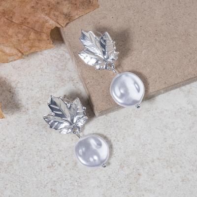 Серьги с жемчугом «Листопад», цвет белый в матовом серебре