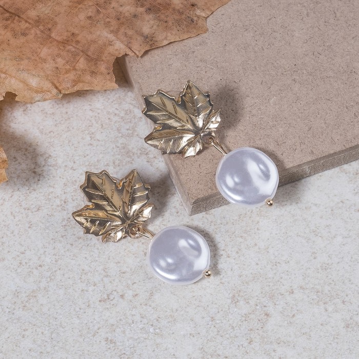 Серьги с жемчугом «Листопад», цвет белый в матовом золоте - Фото 1