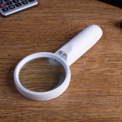 Лупа 3х, d=8 см, с подсветкой, 2 ААА, белая