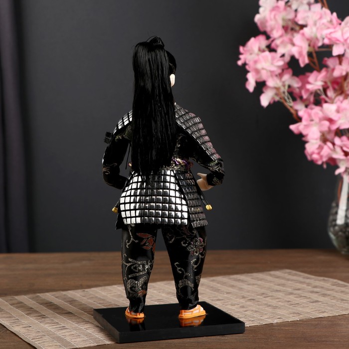 Кукла коллекционная "Китайский гвардеец в серебристых доспехах с мечом" 28х12,5х12,5 см 45683