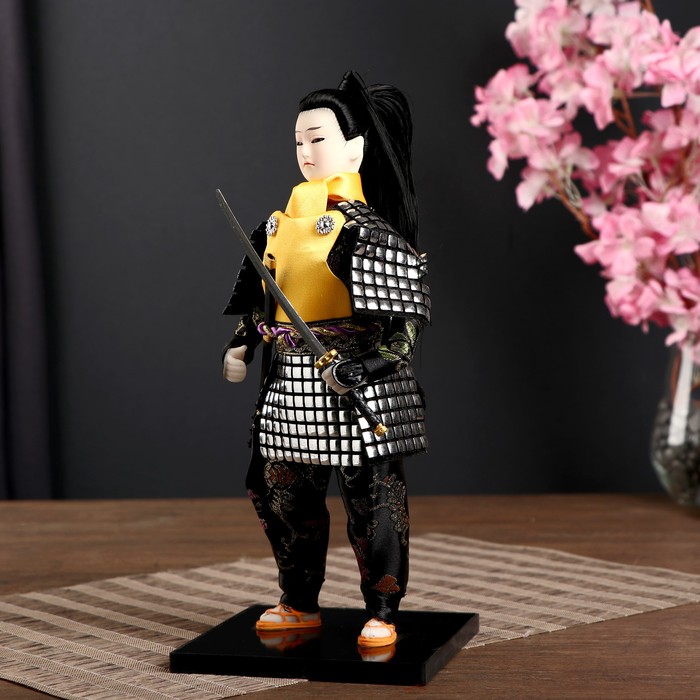 Кукла коллекционная "Китайский гвардеец в серебристых доспехах с мечом" 28х12,5х12,5 см 45683