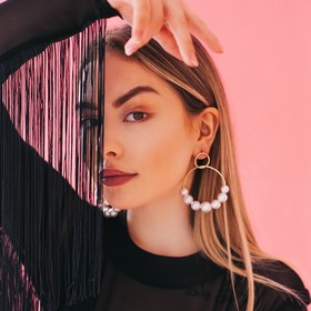 Серьги с жемчугом "Нежность" два кольца с бусинами, цвет белый в золоте