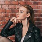 Серьги висячие со стразами "Флюид", цвет тёмно-синий в золоте - фото 25562217