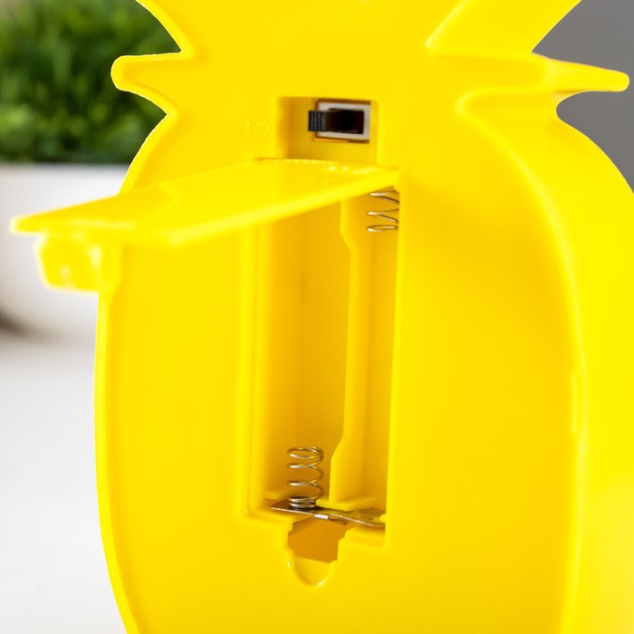 Ночник "Ананас" 5 LED батарейки 3xAG13 желтый 5,5х3х12 см RISALUX - фото 1896758590