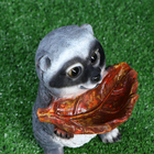 Садовая фигура  "Енот с листом" с поилкой  26х17х19см - Фото 4