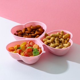 Менажница 3 секции Доляна «Сердечки», пластик, 23×21.5 см, розовая