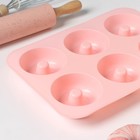 Форма для выпечки Доляна «Пончик», силикон, 26×18 см, 6 ячеек, 7×2,8 см, цвет розовый - Фото 4