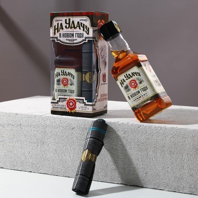 Подарочный набор новогодний «На удачу в Новом году»: гель для душа во флаконе виски 250 мл, аромат терпкого парфюма, платок в форме сигары