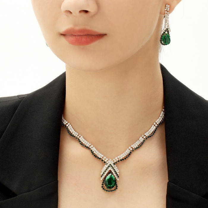 Набор 2 предмета: серьги, колье «Феникс» капля, цвет бело-изумрудный в золоте, 35 см - Фото 1