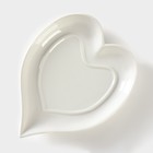 Маслёнка фарфоровая на подставке из бамбука Доляна «Эстет. Сердце», 17×12,5×8 см, цвет белый - фото 4285472