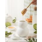 Ёмкость с ложкой фарфоровая для мёда Доляна «Эстет. Пчёлка», 350 мл, цвет белый - фото 20980318