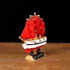 Корабль "Медуза" 10х3х10 см, белый корпус, красные паруса - Фото 3