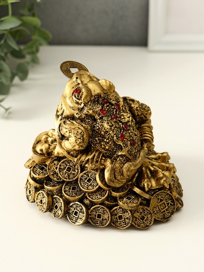 Нэцкэ фигурка «Денежная жаба на горке китайских монет», полистоун, под бронзу, 10×11.5×12.5 см