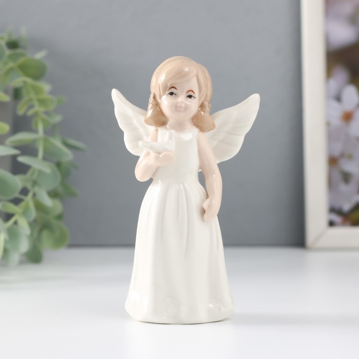 Сувенир керамика "Девочка-ангел с белой голубкой в руке" 11,7х7х4 см - Фото 1