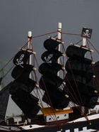 Сувенирная модель корабля «Пиратский. Аризона», 24×6×22 см, чёрные паруса - фото 122209792