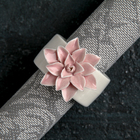 Кольцо керамическое для салфеток «Цветок», 5,5×4,5×6,5 см, цвет розовый - фото 8882893