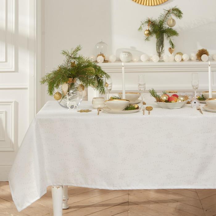 Скатерть Этель «Серебряные снежинки» белый, 150*220 см, 115 ±10 гр,100% п/э - Фото 1