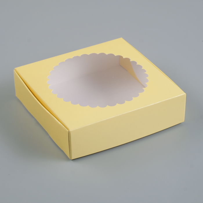 Подарочная коробка сборная с окном, желтый, 11,5 х 11,5 х 3 см
