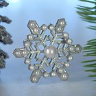 Брошь «Снежинка» с бусинами, цвет белый в серебре - Фото 2