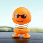 Смайл на пружинке, на панель в авто, в очках, желтый - Фото 1