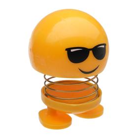 {{photo.Alt || photo.Description || 'УЦЕНКА Смайл на пружинке, на панель в авто, в очках, желтый'}}