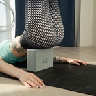 Блок для йоги Sangh, 23х15х8 см, цвет серый - Фото 6