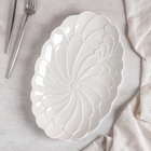 Блюдо керамическое «Ромашка», 32×20×3 см, цвет белый - фото 318252543