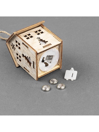 Ёлочная игрушка «Домик с ёлкой», 7×5×5 см, 1 LED, от батареек, свечение тёплое белое
