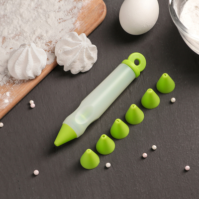 Шприц кондитерский Доляна «Фобос», 15×10×2,6 см, 7 насадок, цвет МИКС