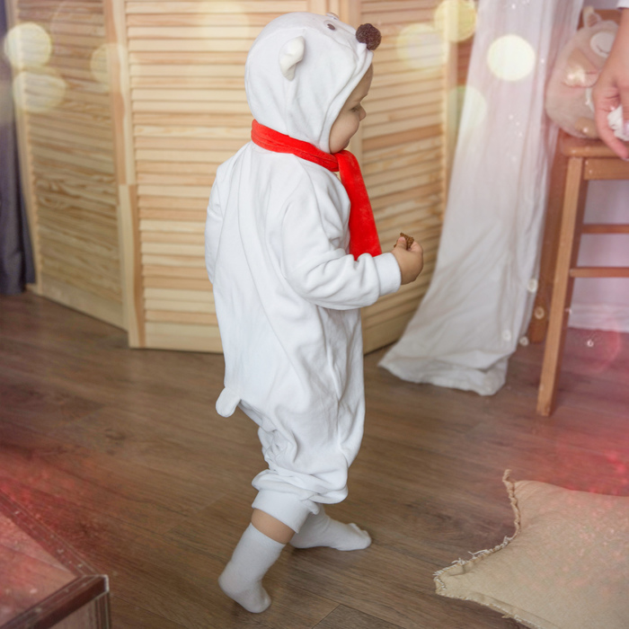 Карнавальный костюм для малышей «Белый медвежонок» с красным шарфом, велюр, хлопок, рост 74-92 см - фото 1884974367