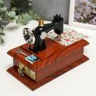 Шкатулка музыкальная механическая «Мамина швейная машинка», пластик, 9.5×18×13.5 см - Фото 4