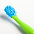 Прорезыватель для зубов детский, Крошка Я, щеточка, массажер для десен, от 6 мес., цвет зеленый/голубой. - фото 42846779