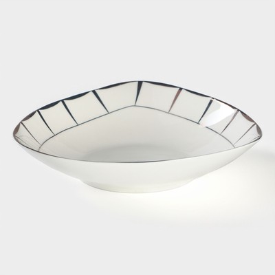 Тарелка фарфоровая сервировочная «Аврора», 500 мл, d=19 см, цвет белый