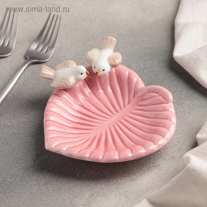 Блюдо сервировочное «Голубки на листочке», 14×13×4 см, цвет розовый - Фото 1