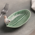 Блюдо керамическое сервировочное «Птичка на листочке», 15,5×8,5 см, цвет зелёный - фото 318639718
