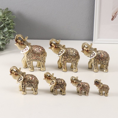 Набор фигурок полистоун «Слоны, попона в листьях», 7 шт.