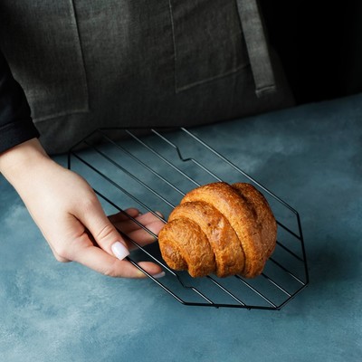 Решётка для глазирования и остывания кондитерских изделий KONFINETTA «Октаэдр», 25×15×1.8 см, чёрная