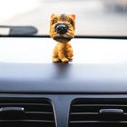 Собака на панель авто, качающая головой, ирландский терьер - Фото 2