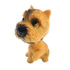 Собака на панель авто, качающая головой, ирландский терьер - фото 24735456