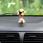 Собака на панель авто, качающая головой, уэльский терьер - Фото 3