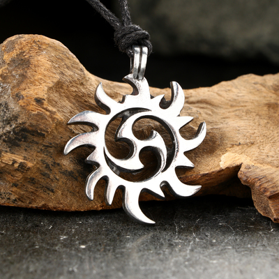 Амулет-брелок, тотем «Солнечный Трискелис» №11, металлический