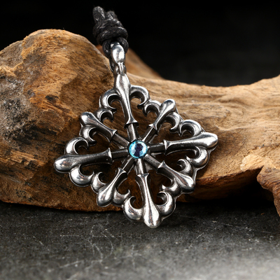 Амулет-брелок, тотем «Крест с лилиями» №38, металлический