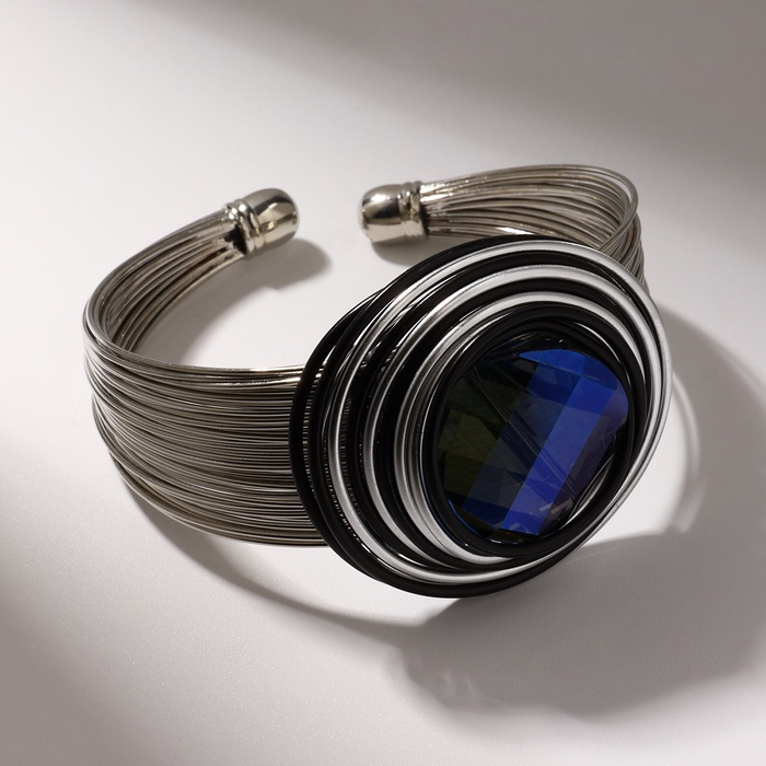 Браслет со стразами «Валькирия» камень в металле, цвет синий в чернёном серебре, безразмерное, d=6,5 см - Фото 1