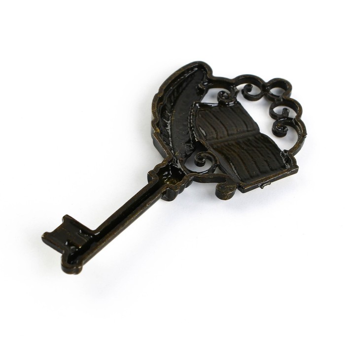 Ключ сувенирный на Выпускной «К знаниям», металл, 4 х 7,8 см - фото 1904153675