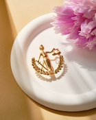 Брошь «Фемида» богиня правосудия, цвет золото - Фото 3